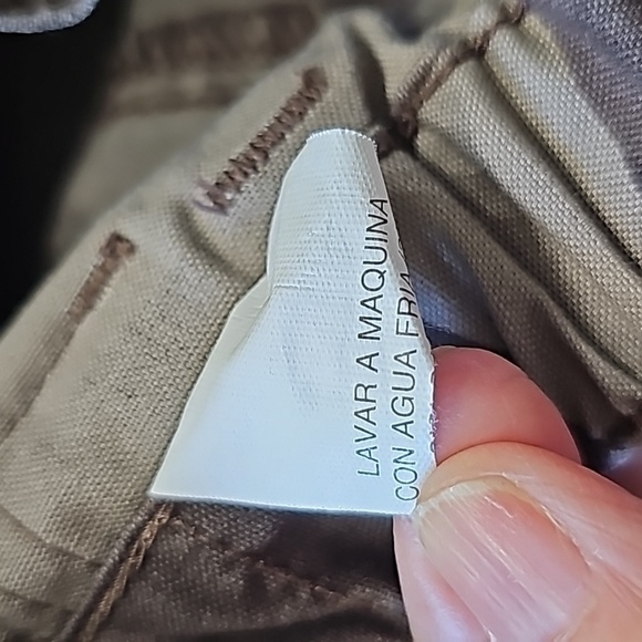 Savane cargo mens shorts. 6 pockets. Elastic waist on sides. Camo print. Size 40 - Picture 9 of 9